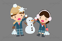 雪合戦,雪,冬,雪玉,寒い,遊び,雪ダルマ,雪だるま,冬服,防寒,手袋,ニット帽,耳当て,耳あて,マフラー,行事,中学生,高校生,学生,制服,ブレザー,男子,女子,人物,キャラクター,イラスト,かわいい,カワイイ,可愛い,挿絵,挿し絵,character,japan,snow,snowman,winter,illustration