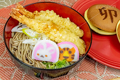 年越しそば,年越し蕎麦,バトンタッチ,ゆく年くる年,３１日,年越し,大晦日,年末,ソバ,蕎麦,そば,だし,出汁,ダシ,蕎麦粉,日本料理,日本食,和食,つゆ,蕎麦汁,茹,ねぎ,えび天,海老天,天ぷら,麺料理,麺類,年の瀬,正月,お正月,風習,蒲鉾,かまぼこ,カマボコ,紅白,干支,卯年,卯,うさぎ,ウサギ,兎,兔,寅年,寅,とら,トラ,干支和菓子,どら焼き,和菓子,キャラクター,japan