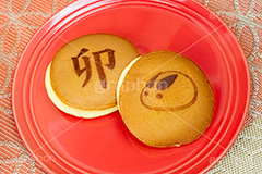 干支和菓子,どら焼き,卯,卯年,うさぎ,ウサギ,干支,焼き,餡子,あんこ,和菓子,正月,お正月,お年賀,日本料理,日本食,菓子,お菓子,焼印,焼き印,スイーツ,おやつ,スイート,甘い,デザート,和,和風,甘味,新年,年明け,年越し,行事,sweet,dessert,japan