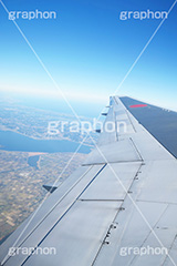 飛行機 窓からの景色,空港,航空,航空路,離陸,エアライン,国内線,国際線,路線,飛行機,窓,景色,風景,上空,空,羽,雲の上,雲,高度,高所,絶景,目的地,旅行,旅,travel