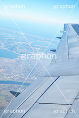 飛行機 窓からの景色,空港,航空,航空路,離陸,エアライン,国内線,国際線,路線,飛行機,窓,景色,風景,上空,空,羽,雲の上,雲,高度,高所,絶景,目的地,旅行,旅,travel