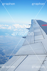 飛行機 窓からの景色,空港,航空,航空路,離陸,エアライン,国内線,国際線,路線,飛行機,窓,景色,風景,上空,空,羽,雲の上,雲,高度,高所,絶景,目的地,旅行,旅,travel