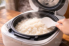 炊き立てごはん,炊き立て,炊き,炊飯ジャー,炊飯器,ジャー,家電,しゃもじ,シャモジ,あつあつ白飯,米,白米,ご飯,お米,ごはん,和食,日本食,日本料理,湯気,白飯,湯気,熱々,アツアツ,あつあつ,ホクホク,ほくほく,グルメ,rice,japan,AI生成素材