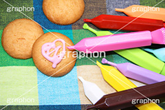 チョコペンでハート,チョコレート,チョコペン,手作り,クッキング,デコペン,描く,書く,スイーツ,おやつ,sweet,スイート,甘い,ハート,はーと,LOVE,ラブ,らぶ,valentine,バレンタイン,イベント,告白,恋愛,失恋,恋,愛,菓子,お菓子,グルメ,クッキング,cooking,プリ画,自作,wedding,propose,whiteday,ウェディング,プロポーズ,行事,ホワイトデー,poem,ポエム,クッキー,焼き菓子,焼菓子,cookie