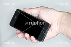 スマホ-持ち,スマホ,スマフォ,スマートフォン,携帯,モバイル,mobile,フォン,phone,電話,通話,持つ,手,端末,iPhone,アイフォン,デジタル,ガジェット,gadget,digital,device,デバイス,電波,人物,連絡,ゲーム,game,IT