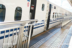 新幹線,しんかんせん,ひかり,東海道,N700,700系,駅のホーム,新横浜駅,電車,鉄道,でんしゃ,電車/鉄道,旅行,旅,乗り物,travel,JR,train