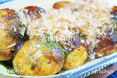 たこ焼き,たこやき,タコヤキ,大阪名物,粉もん,小麦粉,ソウルフード,日本料理,日本食,和食,アツアツ,あつあつ,熱々,たこ,タコ,ソース,青のり,鰹節,かつお節,ファーストフード,ファストフード,japan
