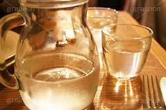お水,ミネラルウォーター,飲み水,お冷,おひや,飲料,飲む,飲料水,カフェ,ガラス,ポット,冷たい,冷え,ドリンク,water,cafe,restaurant,レストラン,喫茶店,drink,飲み物