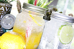 メイソンジャー,ジャー,ジュース,飲む,飲み物,飲料,清凉,爽やか,ドリンク,カフェ,おしゃれ,オシャレ,雑貨,瓶詰,瓶,蓋,ストロー,ガラス,持ち手,ドリンク,レモン,ライム,水滴,結露,冷,juice,lemon,lime,cafe,drink