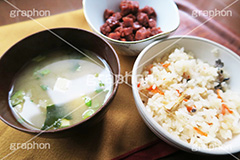 炊き込みご飯,炊き込み,ごはん,ご飯,飯,和食,日本食,日本料理,味噌汁,みそ汁,角煮,スープ,ミソスープ,味噌スープ,汁,soup,miso,japan,rice,夕飯,おかず,惣菜,ご飯のお供,お惣菜