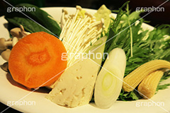 鍋用野菜,野菜,にんじん,エノキ,えのきだけ,まいたけ,マイタケ,きのこ,キノコ,鍋,なべ,しゃぶしゃぶ,和食,日本食,日本料理,とうふ,豆腐,ベビーコーン,japan