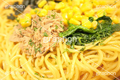 和風パスタ,パスタ,ツナ,コーン,ほうれん草,ホウレンソウ,醤油,しょうゆ,和風,洋食,麺料理,麺類,コンビニ,pasta