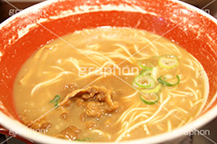 徳島ラーメン,徳島,とくしま,名物,名産,たまご,卵,生卵,ラーメン,らーめん,麺,麺類,中華麺,麺料理,国民食,日本拉麺,しょうゆ,醤油,中華そば,Ramen,Chinese noodles