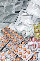 薬漬け,薬,くすり,クスリ,サプリ,ロキソニン,頭痛,治療,通院,病院,病気,メンタル