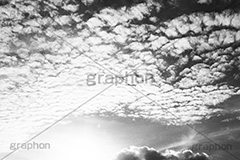 空と雲,モノクロ,白黒,しろくろ,モノクローム,単色画,単彩画,単色
