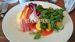 エッグベネディクト,エッグ,ベーコン,サラダ,おしゃれ,オシャレ,お洒落,カフェ,サーモン,洋食,朝食,女子,女子力,ブレックファースト,salad,スマホ撮影