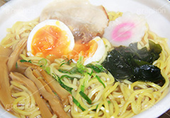 ラーメン,らーめん,麺,麺類,中華麺,麺料理,国民食,日本拉麺,Ramen,Chinese noodles,しょうゆ,醤油,中華,湯気,なると,ナルト,ワカメ,わかめ,味玉,たまご,玉子