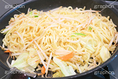 焼きそば作り,焼きそば,やきそば,ヤキソバ,焼き,日本料理,日本食,和食,麺料理,麺類,太麺,野菜,炒め,料理,クッキング,cooking,調理,フライパン,キッチン,kitchen,台所,ソウルフード,粉もん,コンロ,ガス,japan,手作り,自作