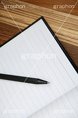 ノートにメモ,ノート,メモ,ペン,ポールペン,仕事,会議,ビジネス,business,interview,note,pen,インタビュー,文具,文房具,ステーショナリー,stationery,勉強,徹夜,学習,book,本,日用品,道具