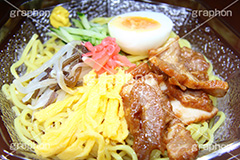 冷し中華,冷やし,ラーメン,らーめん,麺,麺類,中華麺,麺料理,国民食,日本拉麺,中華そば,中華,夏,割りばし,割り箸,冷やし中華,たまご,玉子,ゆで卵,味玉,焼き豚,チャーシュー,紅しょうが,紅生姜,きゅうり,キュウリ,紅ショウガ,清涼,Ramen,Chinese noodles