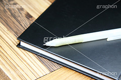 ノートにメモ,ノート,メモ,ペン,ポールペン,仕事,会議,ビジネス,business,interview,note,pen,インタビュー,文具,文房具,ステーショナリー,stationery,勉強,徹夜,学習,book,本,日用品,道具