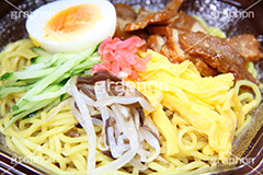 冷し中華,冷やし,ラーメン,らーめん,麺,麺類,中華麺,麺料理,国民食,日本拉麺,中華そば,中華,夏,割りばし,割り箸,冷やし中華,たまご,玉子,ゆで卵,味玉,焼き豚,チャーシュー,紅しょうが,紅生姜,きゅうり,キュウリ,紅ショウガ,清涼,Ramen,Chinese noodles