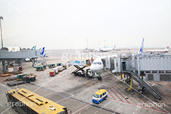 香港国際空港,香港,HongKong,ホンコン,空港,航空,航空路,飛行機,旅客機,到着,出発,発着,エアライン,航空会社,ターミナル,国内線,国際線,路線,ハブ,景気,アジア,亜細亜,ビルディング,建物,建造,ビジネス,事業,企業,業務,チェックイン,チェック,チェックする,旅行,旅,travel