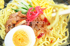 冷し中華,冷やし,ラーメン,らーめん,麺,麺類,中華麺,麺料理,国民食,日本拉麺,中華そば,中華,夏,割りばし,割り箸,冷やし中華,たまご,玉子,ゆで卵,味玉,焼き豚,チャーシュー,紅しょうが,紅生姜,きゅうり,キュウリ,紅ショウガ,清涼,Ramen,Chinese noodles