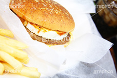 ハンバーガーとポテト,ハンバーガー,バーガー,ファーストフード,ファストフード,チーズ,サンド,コーラ,フライドポテト,ポテトフライ,パテ,洋食,ジャンク,ジャンキー,ビーフ,牛肉,チェーン店,パン,ジャンクフード,beef,hamburger,potato