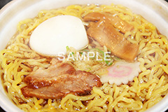 コンビニ醤油ラーメンラーメン,らーめん,麺,麺類,中華麺,麺料理,国民食,日本拉麺,Ramen,Chinese noodles,中華,湯気,メンマ,たまご,玉子,ゆで卵,味玉,チャーシュー,焼き豚