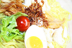 冷やし塩ラーメン,冷やし,涼,冷たい,ラーメン,らーめん,麺,麺類,中華麺,麺料理,国民食,日本拉麺,しょうゆ,醤油,中華そば,コンビニ,レタス,ミニトマト,プチトマト,ゆで卵,ゆでたまご,Ramen,Chinese noodles