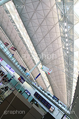 香港国際空港,香港,HongKong,ホンコン,空港,航空,航空路,飛行機,旅客機,到着,出発,発着,エアライン,航空会社,ターミナル,国内線,国際線,路線,ハブ,景気,アジア,亜細亜,ビルディング,建物,建造,ビジネス,事業,企業,業務,チェックイン,チェック,チェックする,カウンタ,カウンター,旅行,旅,travel