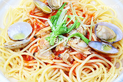 トマトソースボンゴレ,トマトソース,ボンゴレ,ボンゴレビアンコ,ソース,パスタ,オイル,油,水菜,アサリ,あさり,貝,コンビニ,洋食,麺料理,麺類,pasta
