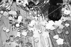 ビーズ(モノクロ),モノクロ,白黒,しろくろ,モノクローム,単色画,単彩画,単色