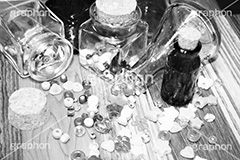 ビーズ(モノクロ),モノクロ,白黒,しろくろ,モノクローム,単色画,単彩画,単色