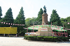 靖国神社みたままつり,みたままつり,まつり,祭り,夏祭り,灯ろう,灯篭,灯籠,ちょうちん,提灯,靖国神社,神社,靖国,東京招魂社,参拝,お参り,日本,政治,政府,問題,国際問題,国際,総理大臣,大臣,九段下,九段北,九段坂,坂上,鳥居,大鳥居,shrine,japan,千代田区