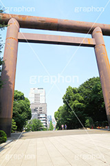 靖国神社,神社,靖国,東京招魂社,参拝,お参り,日本,政治,政府,問題,国際問題,国際,総理大臣,大臣,九段下,九段北,九段坂,坂上,鳥居,大鳥居,shrine,japan,千代田区