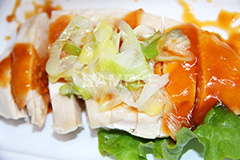 茹で鶏,鶏,茹で,ボイル,中華総菜,中華,ねぎ,ネギ,豆板醤,甘辛,香味,ヘルシー,たんぱく質,おかず,惣菜,つまみ,おつまみ,お惣菜