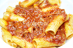 ペンネ,アラビアータ,ミートソース,パスタ,コンビニ,洋食,麺料理,麺類,pasta,oil