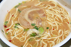 ラーメン,らーめん,麺,麺類,中華麺,麺料理,国民食,日本拉麺,しょうゆ,醤油,豚骨醤油,豚骨,カップ麺,カップラーメン,カップ,インスタント,即席,中華,こってり,コッテリ,Ramen,Chinese noodles
