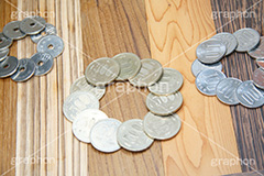 小銭リング,リング,小銭,お金,かね,円,日本円,マネー,金銭,日本のお金,お金がない,財産,返済,貯金,借金,両替,キャッシュ,現金,銭,50円,五十円,100円,100円玉,百円,500円,500円玉,五百円,money,yen,coin,コイン,経理,事務,経済