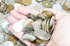 貯まった小銭,手,小銭,お金,かね,円,日本円,マネー,金銭,日本のお金,お金がない,財産,返済,貯金,借金,両替,キャッシュ,現金,銭,100円,100円玉,百円,500円,500円玉,五百円,money,yen,coin,コイン,経理,事務,経済,持つ,人物